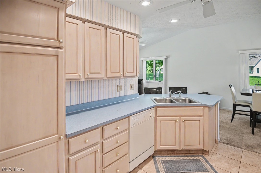 2345 Whispering Meadows Drive NE Warren OH 44483