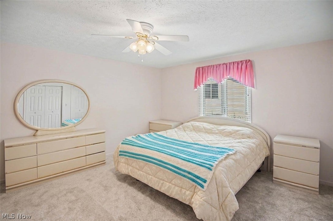2345 Whispering Meadows Drive NE Warren OH 44483