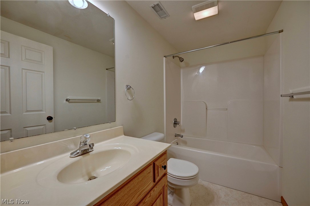 611 Pond View Circle NW Strasburg OH 44680