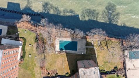 11820 Edgewater Drive Lakewood OH 44107