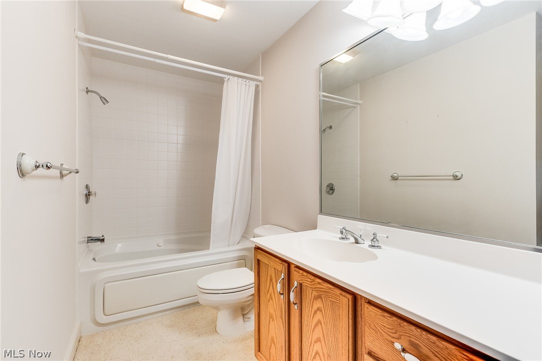 140 Hogan Lane Warren OH 44484