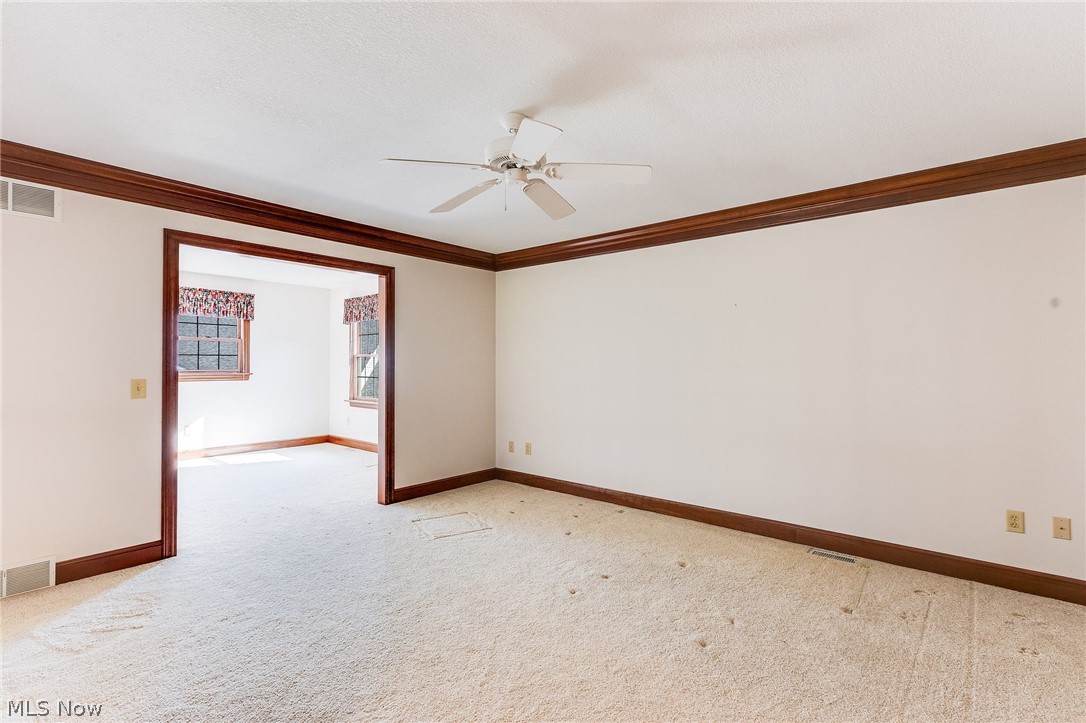 140 Hogan Lane Warren OH 44484