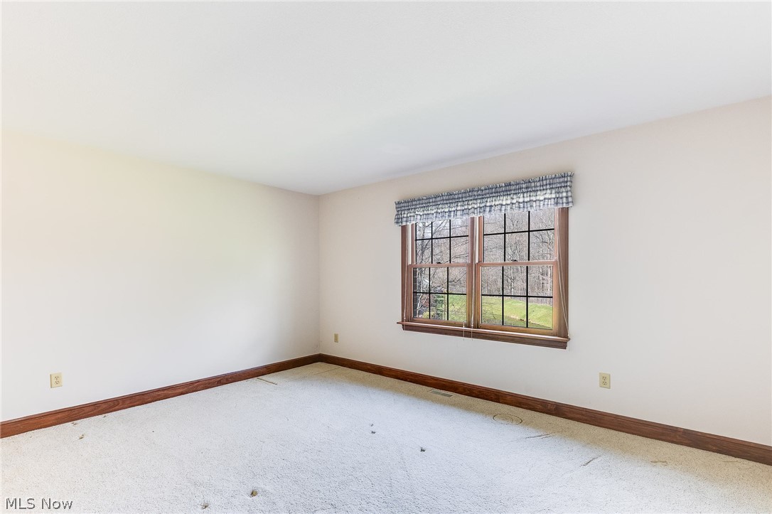 140 Hogan Lane Warren OH 44484