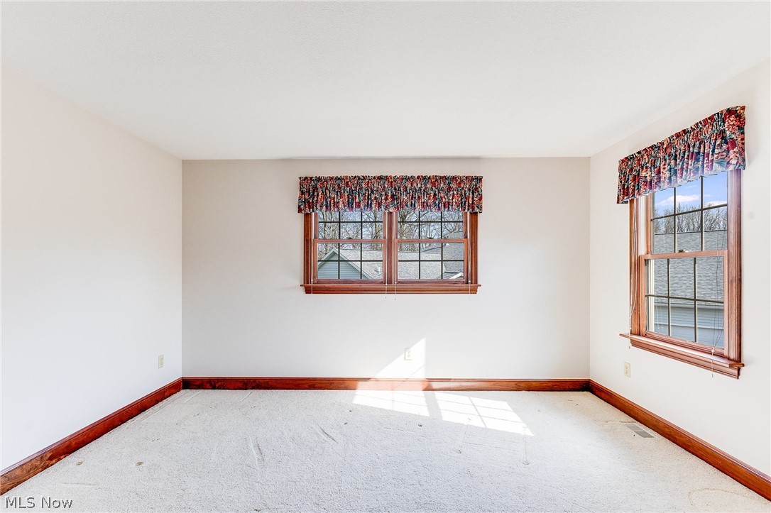140 Hogan Lane Warren OH 44484