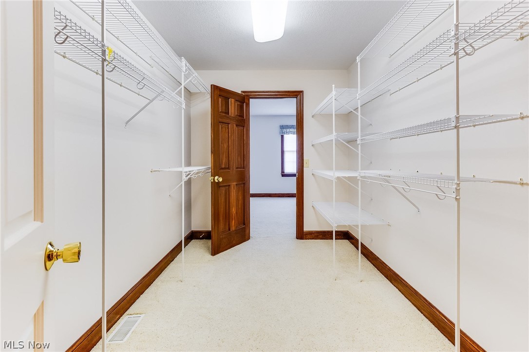 140 Hogan Lane Warren OH 44484