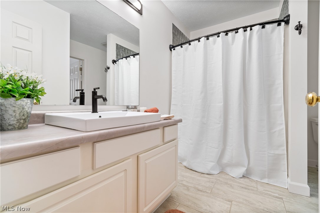 1273 Meadow Run Copley OH 44321