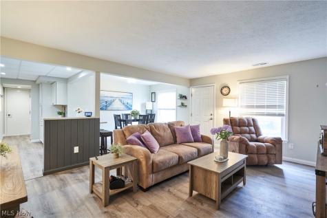 135 Monmouth Court Mentor OH 44060