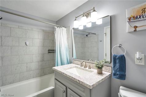 135 Monmouth Court Mentor OH 44060