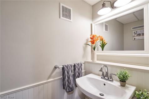 135 Monmouth Court Mentor OH 44060
