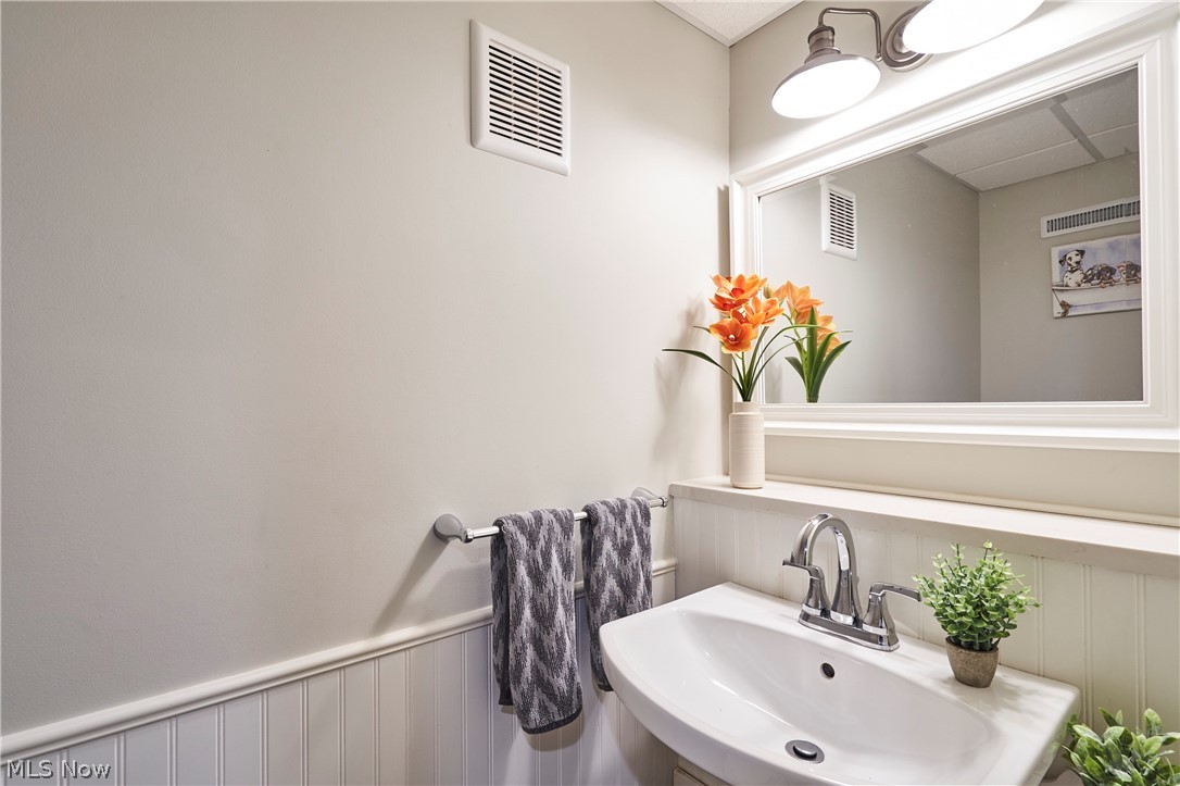 135 Monmouth Court Mentor OH 44060