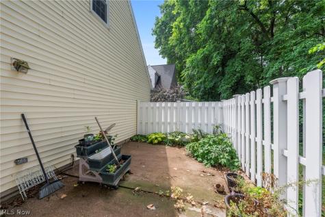 6724 Connecticut Colony Circle Mentor OH 44060