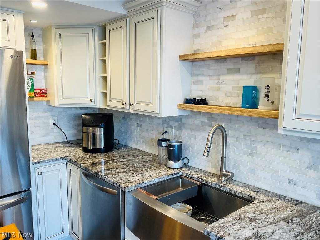2556 Shakespeare Lane Avon OH 44011