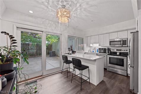 5616 Chelmsford Drive Lyndhurst OH 44124