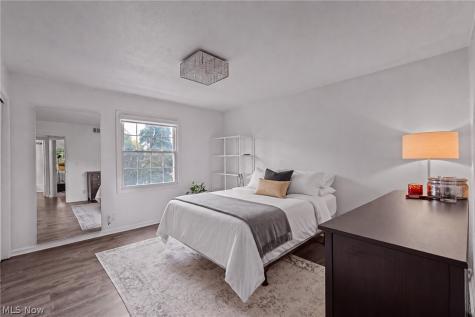 5616 Chelmsford Drive Lyndhurst OH 44124