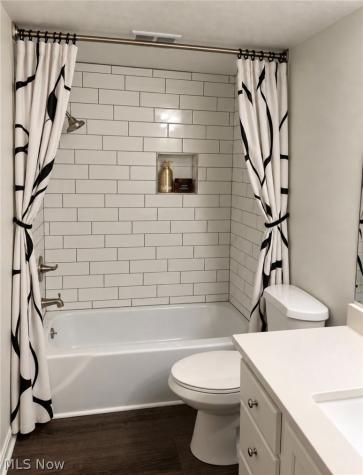 5616 Chelmsford Drive Lyndhurst OH 44124