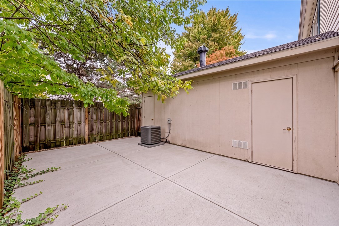 5616 Chelmsford Drive Lyndhurst OH 44124