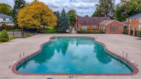 5616 Chelmsford Drive Lyndhurst OH 44124