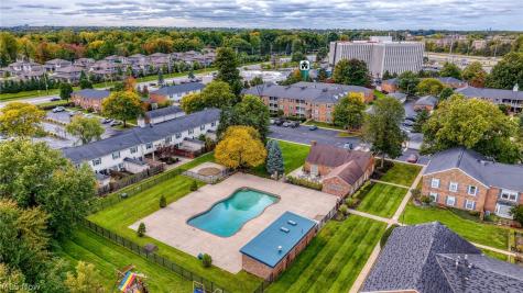 5616 Chelmsford Drive Lyndhurst OH 44124