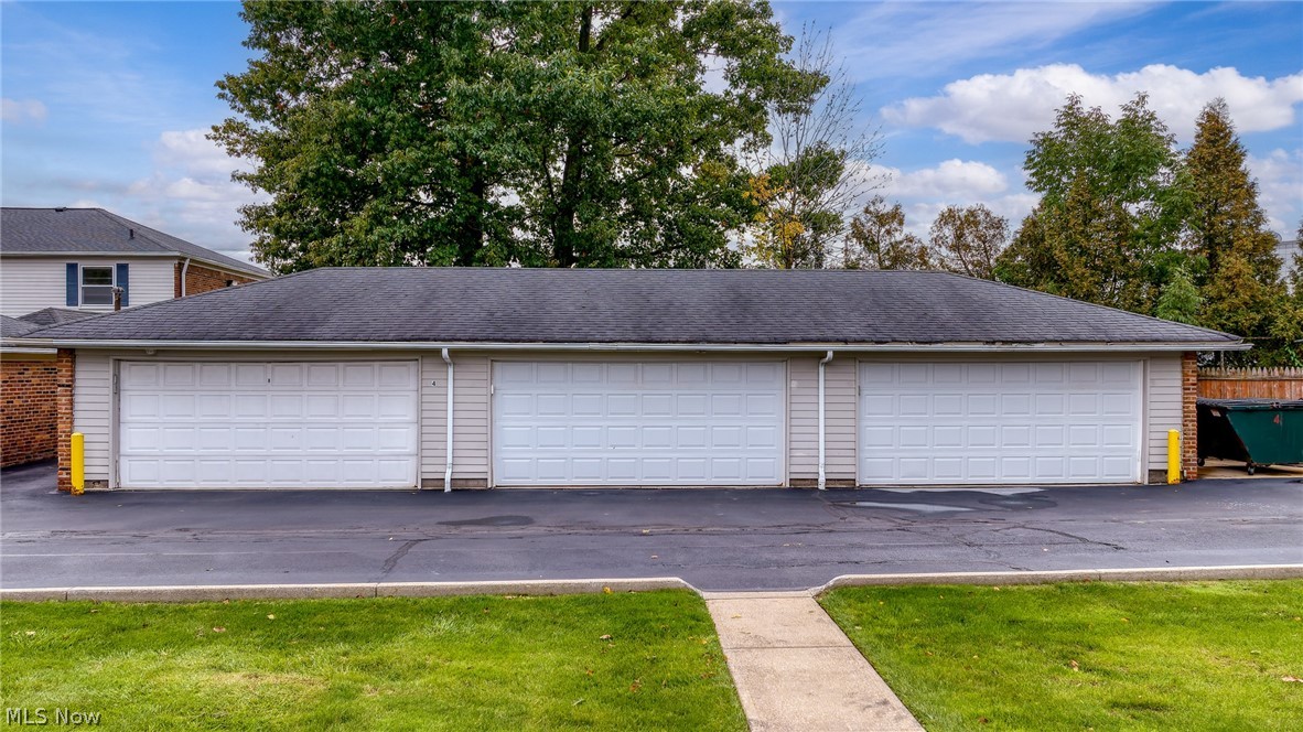 5616 Chelmsford Drive Lyndhurst OH 44124