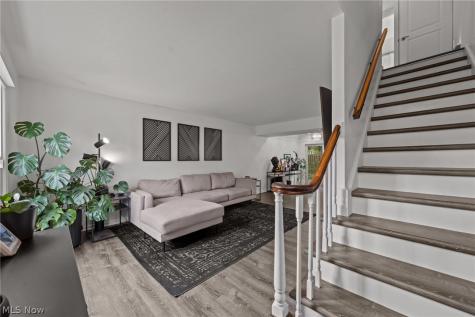 5616 Chelmsford Drive Lyndhurst OH 44124