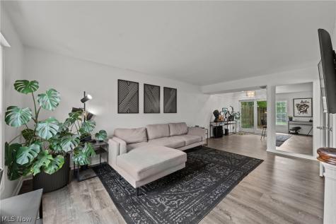 5616 Chelmsford Drive Lyndhurst OH 44124