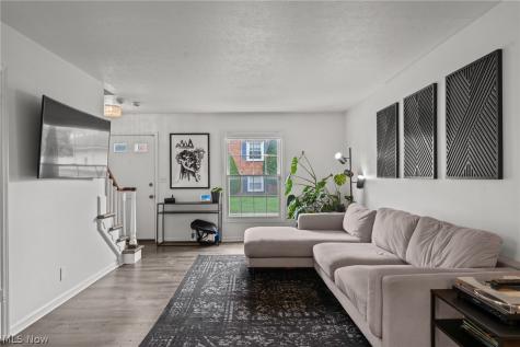 5616 Chelmsford Drive Lyndhurst OH 44124
