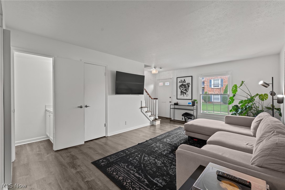 5616 Chelmsford Drive Lyndhurst OH 44124