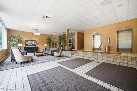 10301 Lake Avenue Cleveland OH 44102