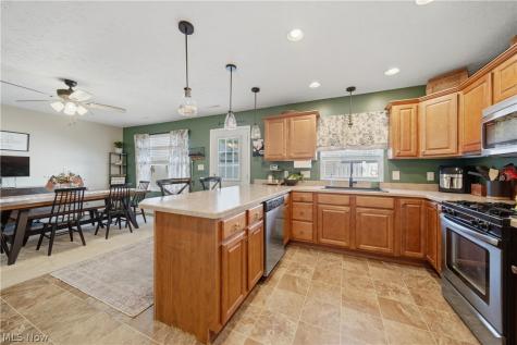2137 Beechtree Drive Uniontown OH 44685