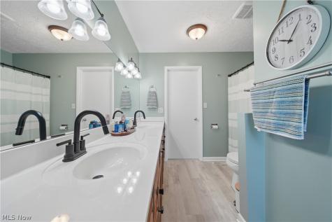 2137 Beechtree Drive Uniontown OH 44685