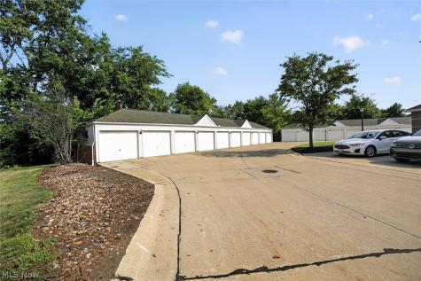 23002 Chandlers Lane Olmsted Falls OH 44138