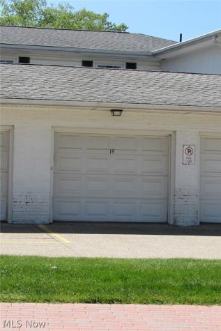 7 Meadowlawn Drive Mentor OH 44060