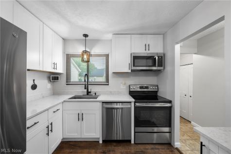 5564 Storrington Oval Parma OH 44134
