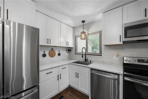 5564 Storrington Oval Parma OH 44134