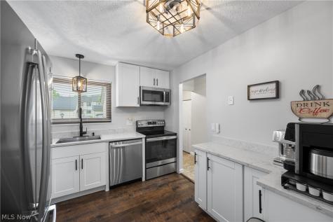 5564 Storrington Oval Parma OH 44134