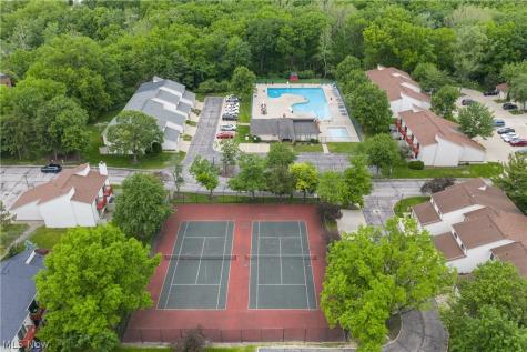 5564 Storrington Oval Parma OH 44134