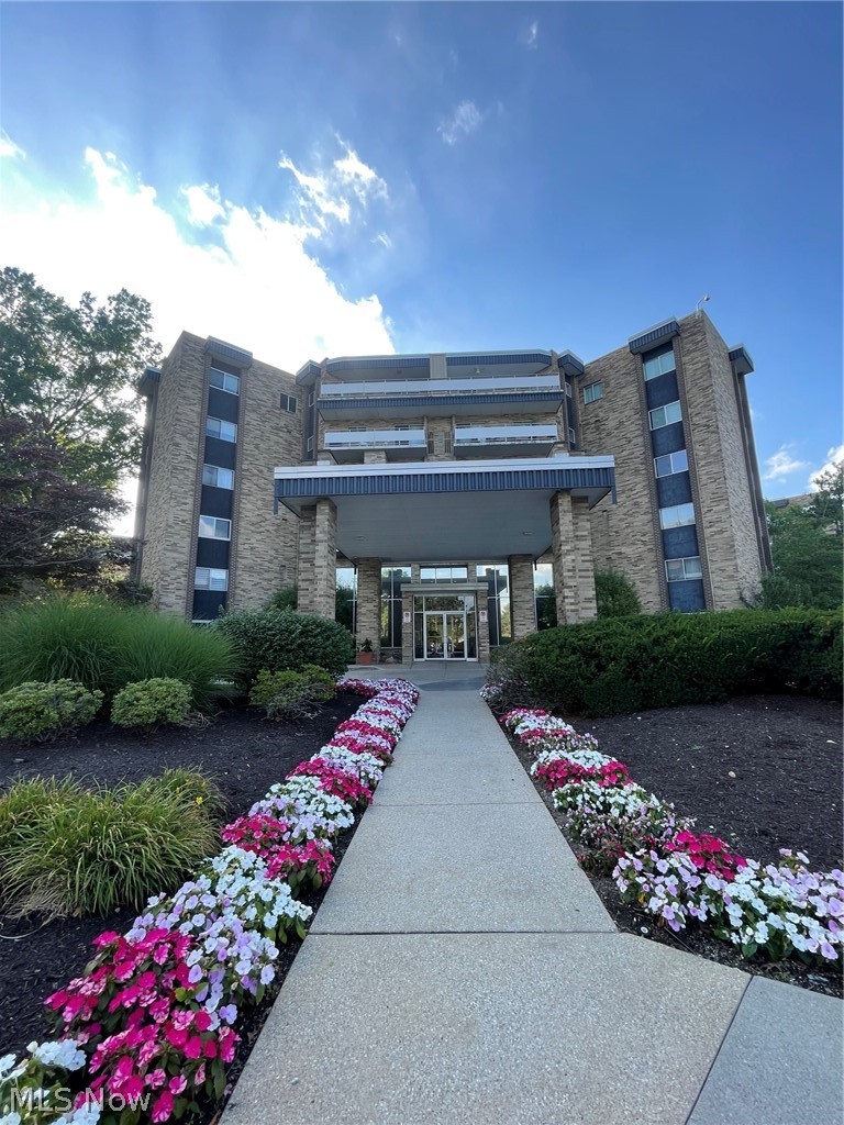 2112 Acacia Park Drive Lyndhurst OH 44124