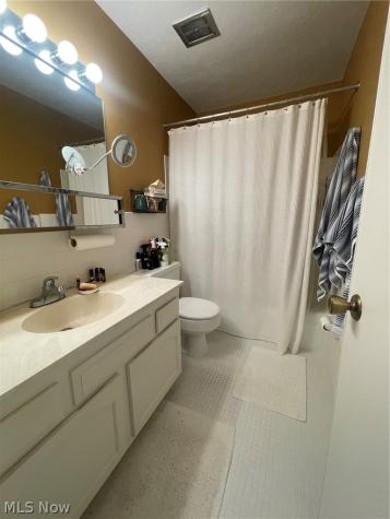 2112 Acacia Park Drive Lyndhurst OH 44124