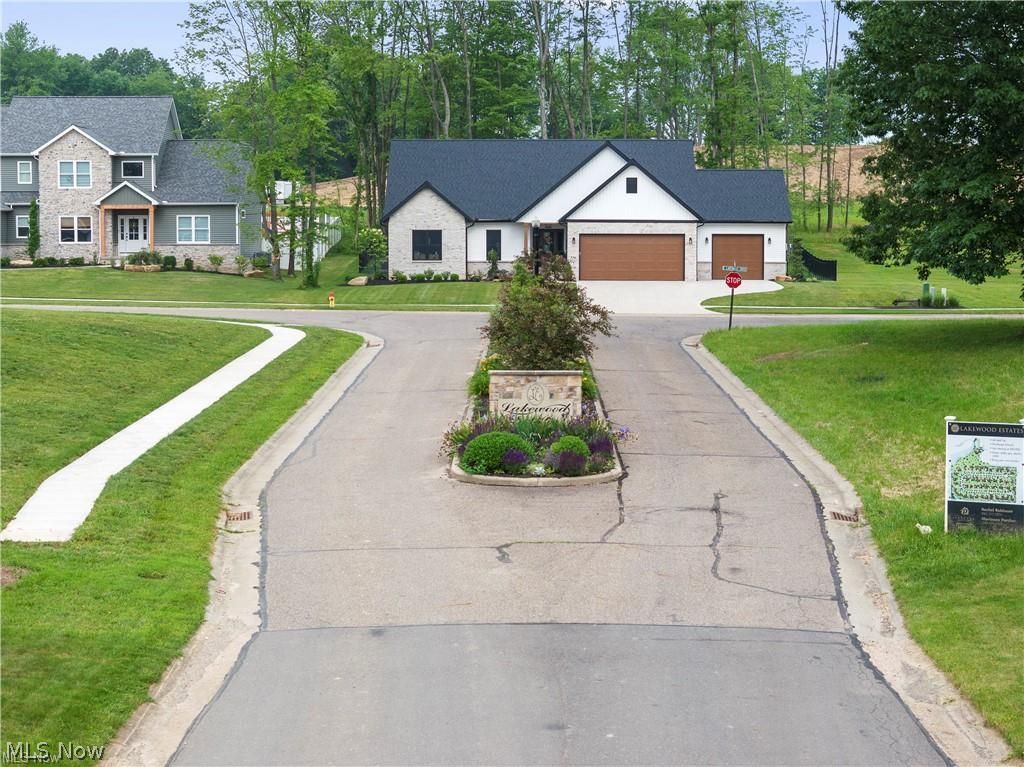 537 E Lakewood Drive Canal Fulton OH 44614