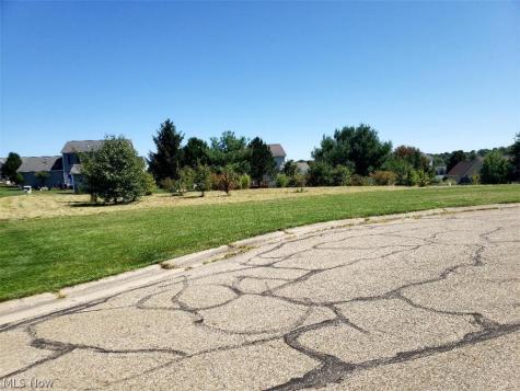 5509 Shadow Field Circle NE Louisville OH 44641