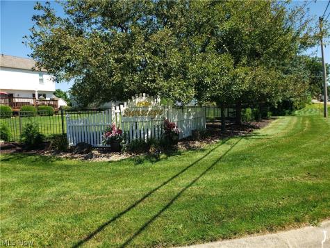 5509 Shadow Field Circle NE Louisville OH 44641