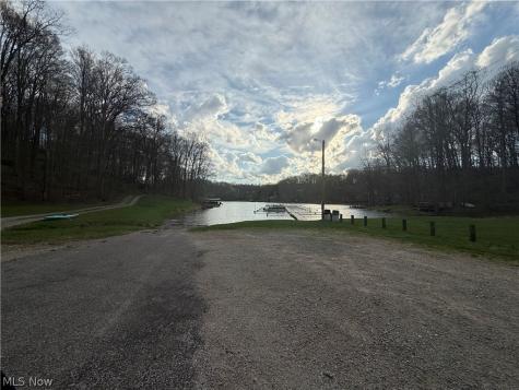 1524-1527 E Buckhorn Drive Millersburg OH 44654