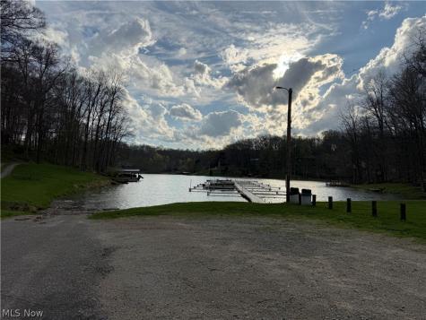 1524-1527 E Buckhorn Drive Millersburg OH 44654