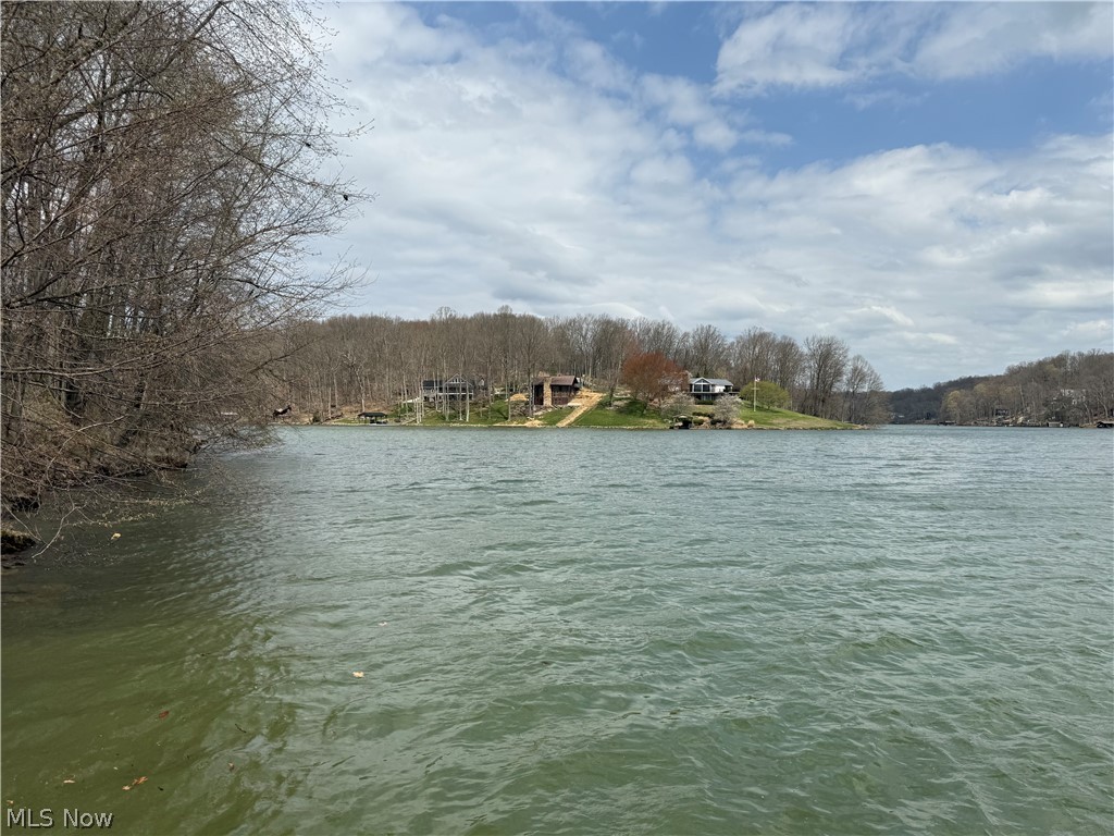 1524-1527 E Buckhorn Drive Millersburg OH 44654