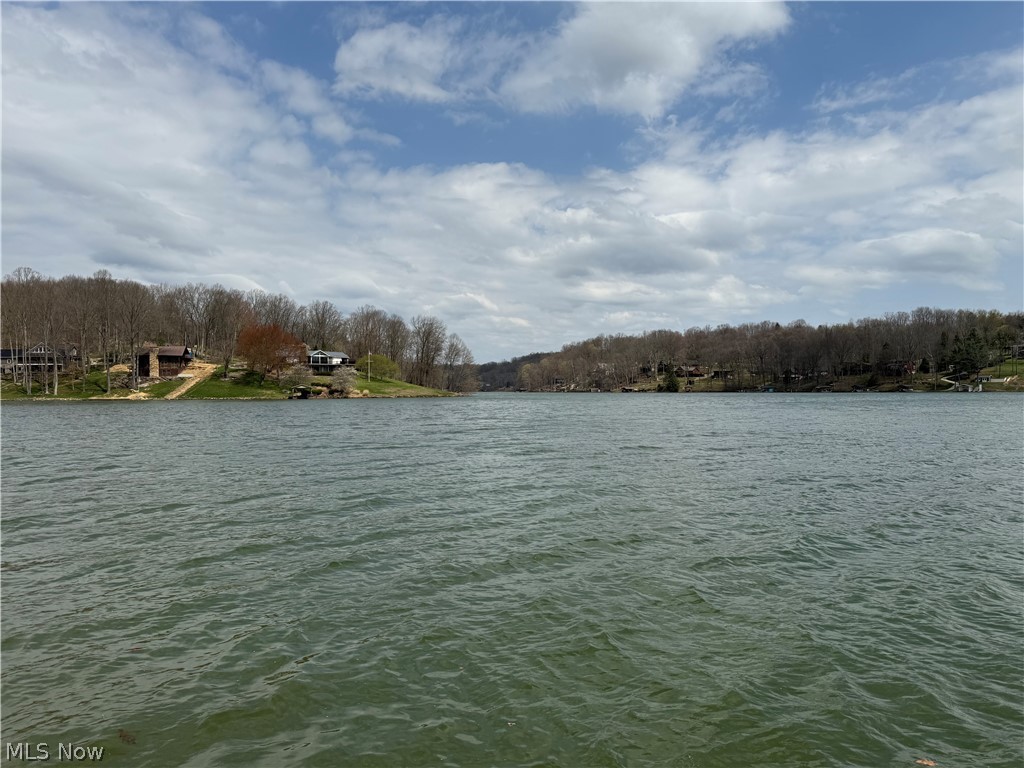 1524-1527 E Buckhorn Drive Millersburg OH 44654