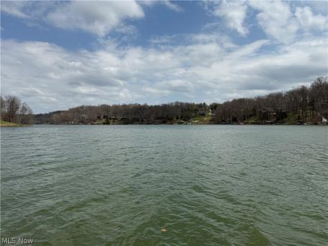 1524-1527 E Buckhorn Drive Millersburg OH 44654