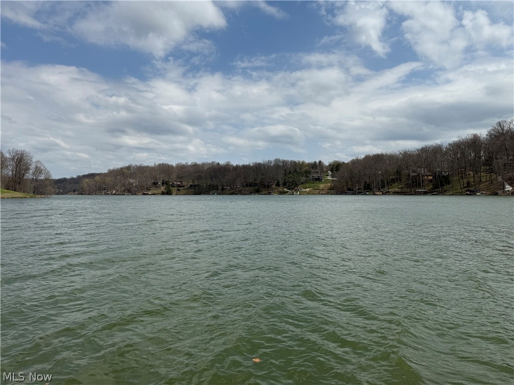 1524-1527 E Buckhorn Drive Millersburg OH 44654