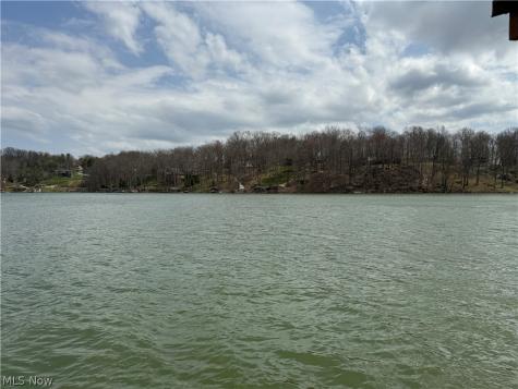 1524-1527 E Buckhorn Drive Millersburg OH 44654