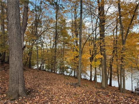 1524-1527 E Buckhorn Drive Millersburg OH 44654