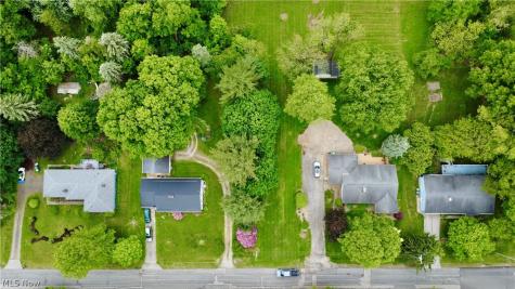Ville Garden Street Burton OH 44021